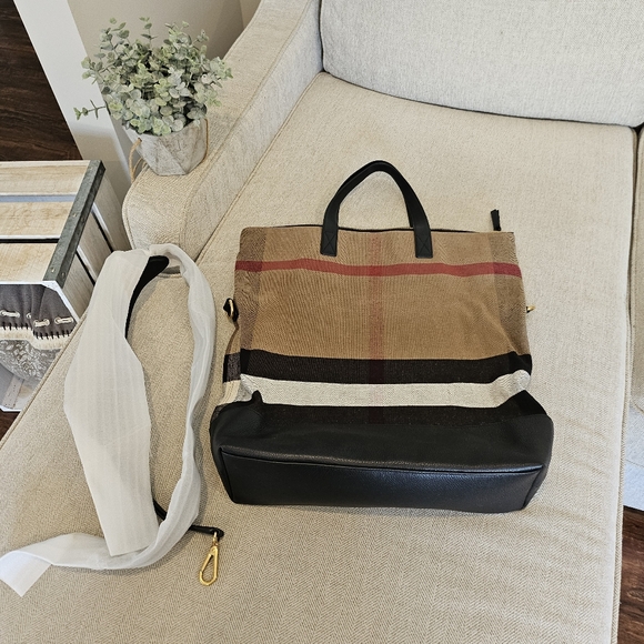 Authentic Burberry Burberry Handbags First Copy Authentic